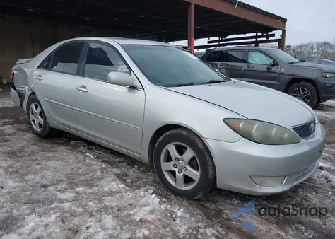 2005 Toyota Camry Se z USA, uszkodzony, nr VIN 4T1BE32K95U597204